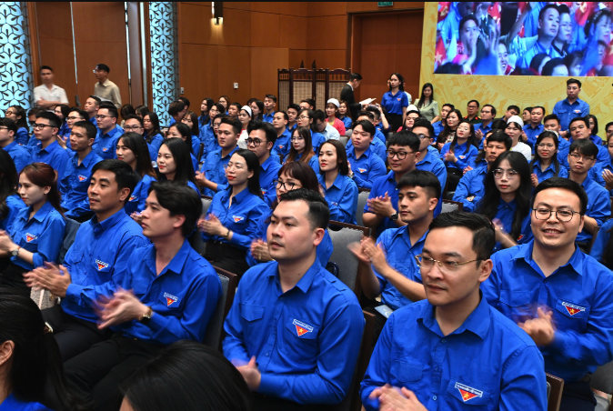 Thủ tướng v&agrave; c&aacute;c th&agrave;nh vi&ecirc;n Ch&iacute;nh phủ đối thoại với thanh ni&ecirc;n- Ảnh 5.