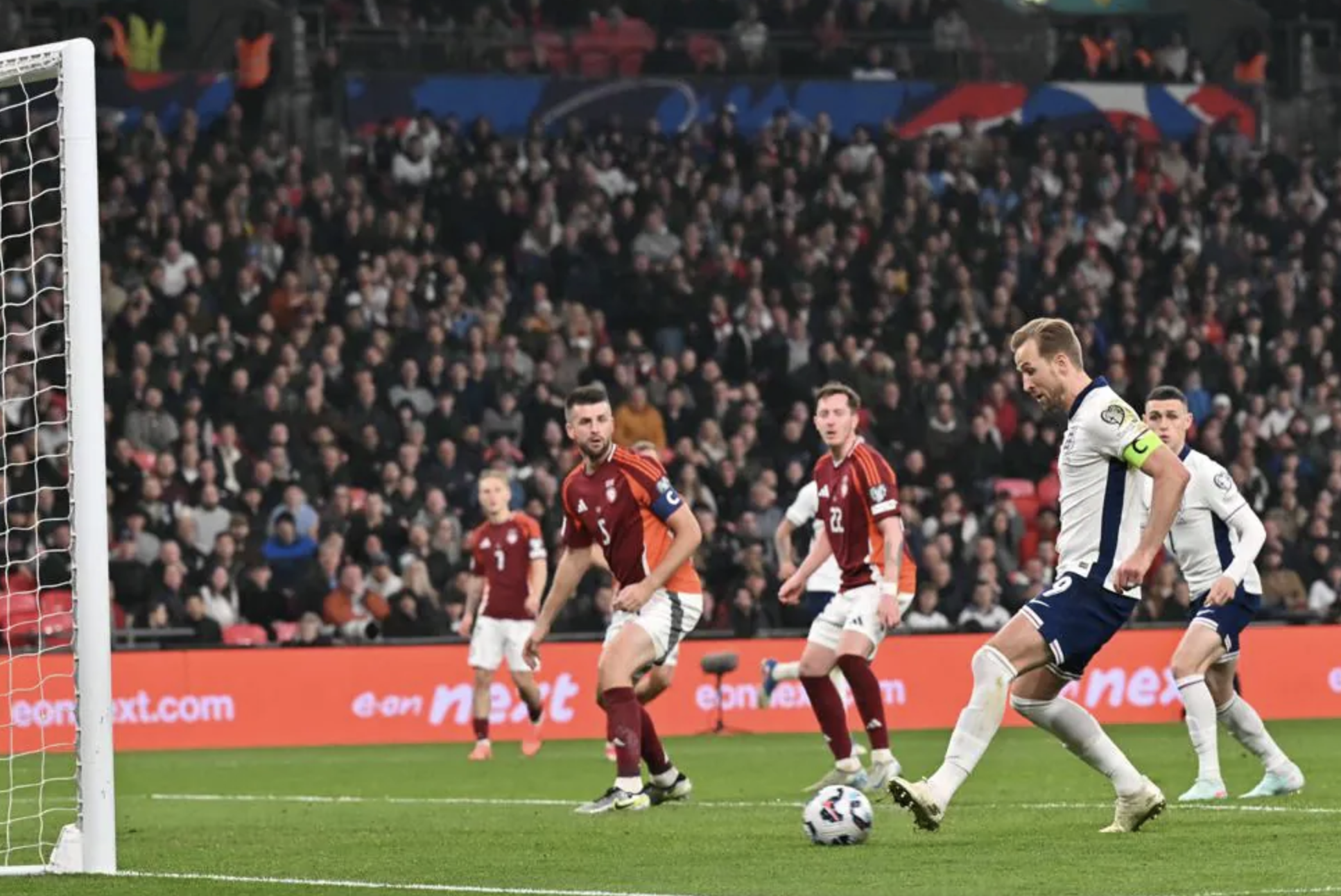 Cựu binh tỏa s&aacute;ng trước Latvia, tuyển Anh thắng tưng bừng v&ograve;ng loại World Cup- Ảnh 4.
