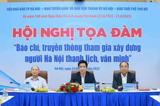 Hội nghị tọa đ&agrave;m &ldquo;B&aacute;o ch&iacute;, truyền th&ocirc;ng tham gia x&acirc;y dựng người H&agrave; Nội thanh lịch, văn minh&rdquo; chiều 24-3 tại H&agrave; Nội