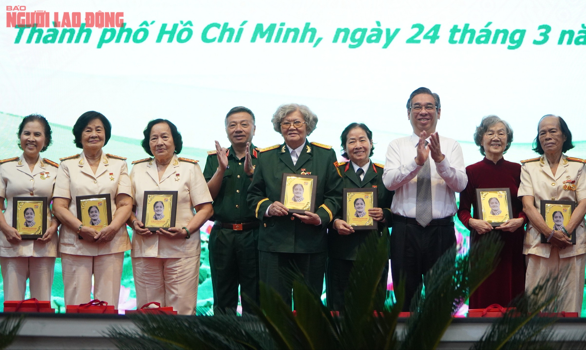 B&agrave; Trương Mỹ Hoa chia sẻ về cuộc "chiến đấu trong l&ograve;ng của trong l&ograve;ng kẻ th&ugrave;"- Ảnh 1.