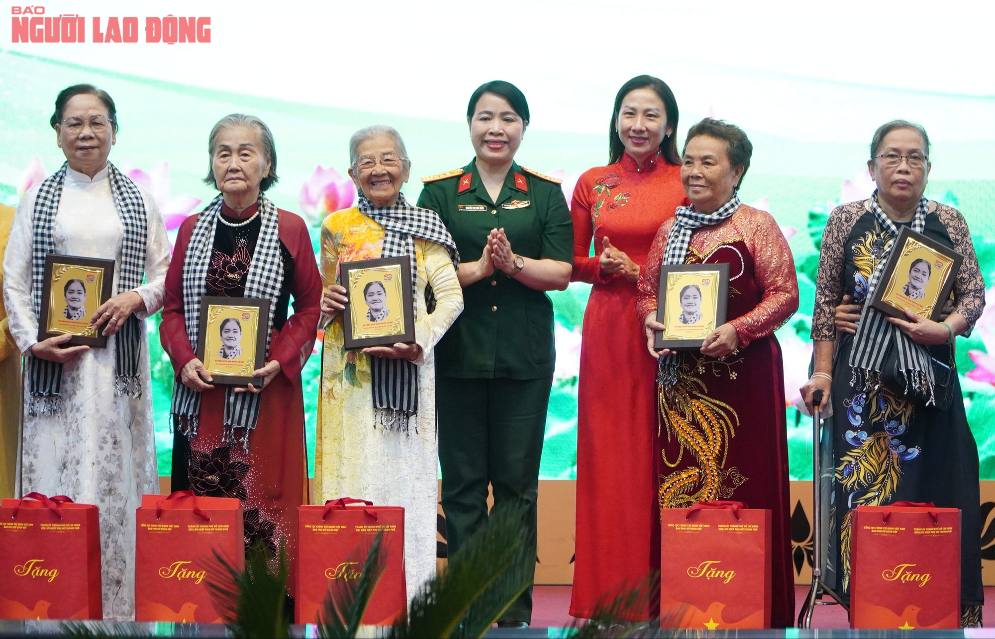 B&agrave; Trương Mỹ Hoa chia sẻ về cuộc "chiến đấu trong l&ograve;ng của trong l&ograve;ng kẻ th&ugrave;"- Ảnh 3.