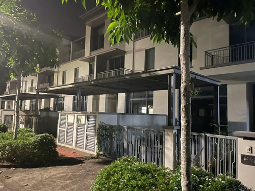 Những căn nhà phố chưa hoàn thiện ở khu đô thị Swan Park (huyện Nhơn Trạch, tỉnh Đồng Nai) chỉ trong vài ngày đã tăng giá cả tỉ đồng dù chưa có người ở. Ảnh: SƠN NHUNG