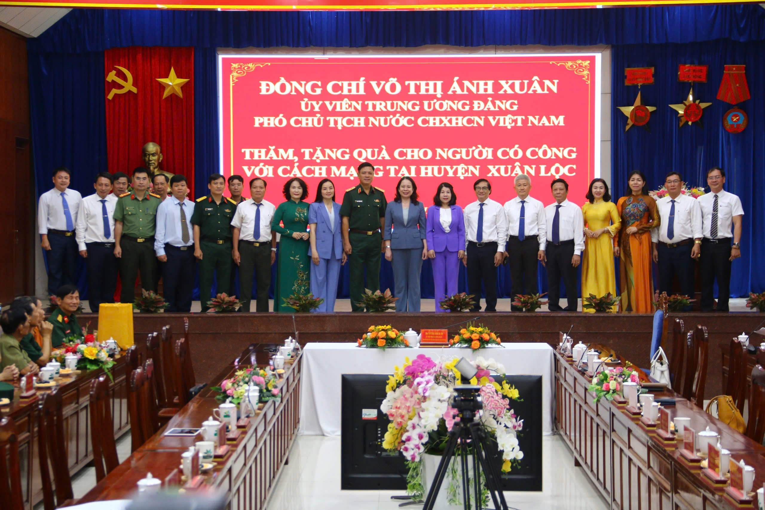 Phó Chủ tịch nước Võ Thị Ánh Xuân thăm, tặng quà và làm việc tại Đồng Nai- Ảnh 4.