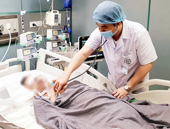 Nhiều người lớn nguy kịch do mắc sởi- Ảnh 2.