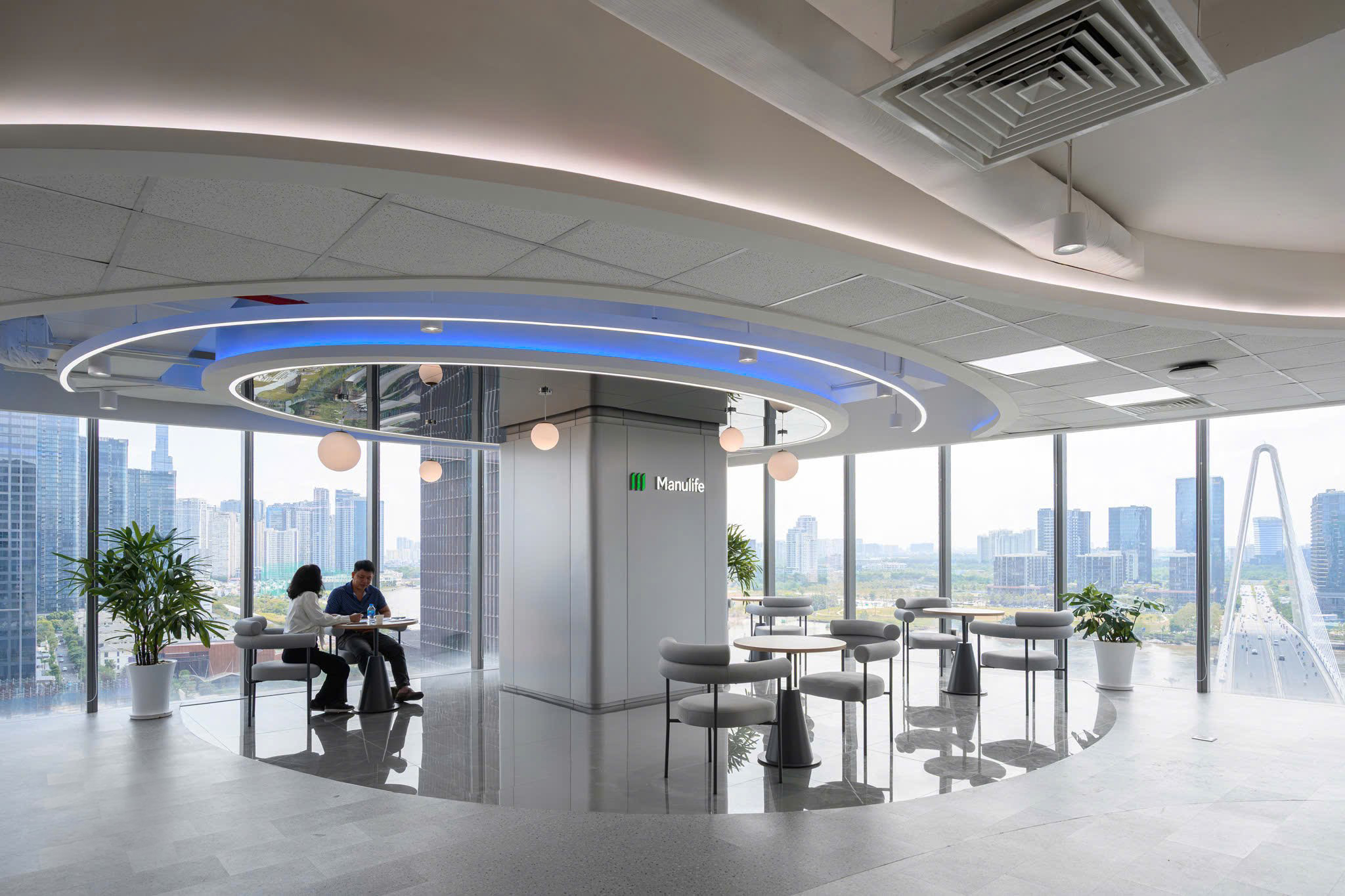 Manulife khai trương văn ph&ograve;ng mới tại &ldquo;phố&rdquo; t&agrave;i ch&iacute;nh trung t&acirc;m TP HCM- Ảnh 2.
