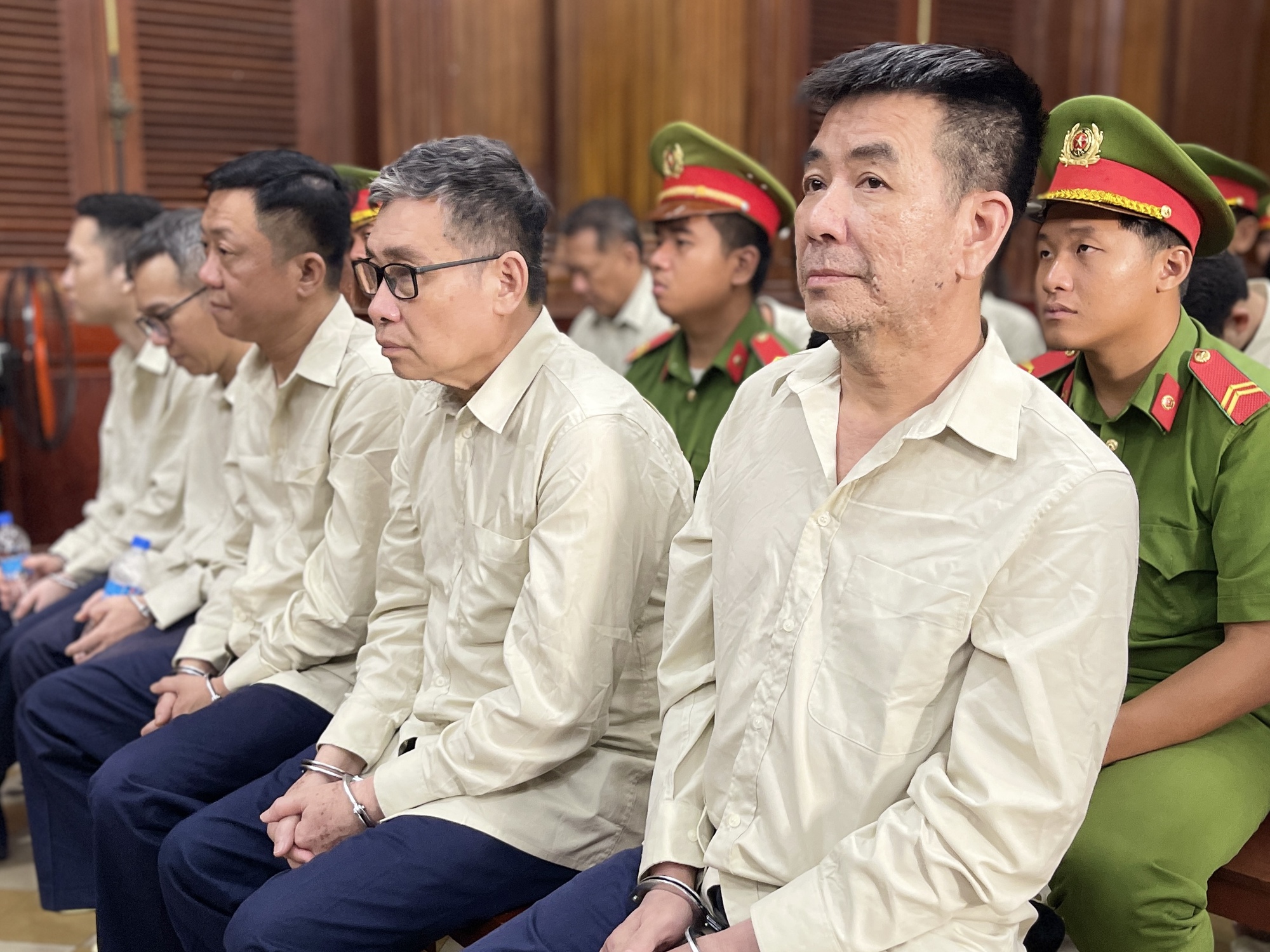 VIDEO: Cựu Chủ tịch An Giang Nguyễn Thanh Bình lần đầu xuất hiện sau hơn 1 năm bị tạm giam- Ảnh 2.