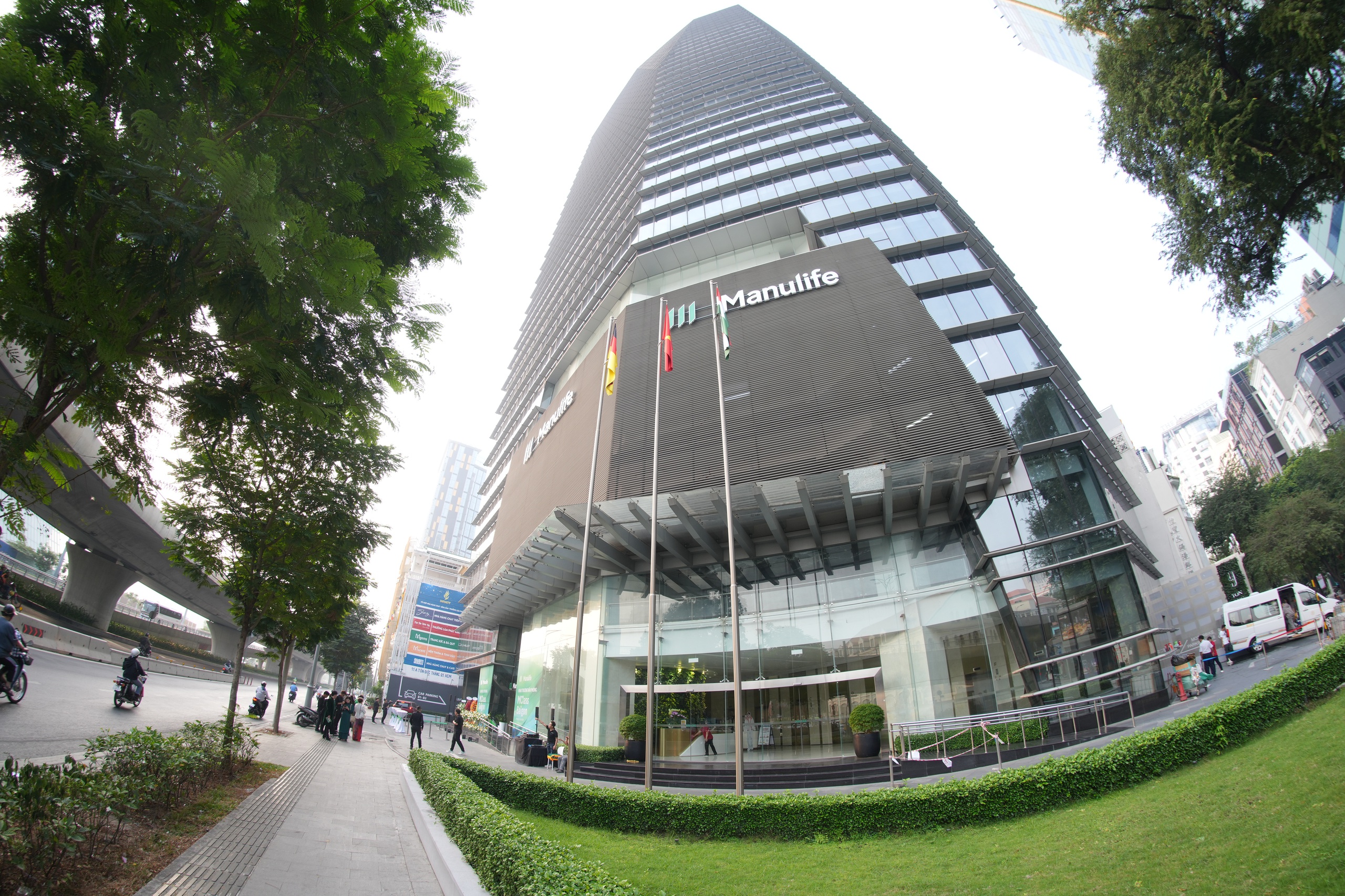 Manulife khai trương văn ph&ograve;ng mới tại &ldquo;phố&rdquo; t&agrave;i ch&iacute;nh trung t&acirc;m TP HCM- Ảnh 1.