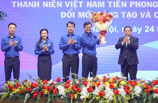 Thủ tướng v&agrave; c&aacute;c th&agrave;nh vi&ecirc;n Ch&iacute;nh phủ đối thoại với thanh ni&ecirc;n- Ảnh 2.