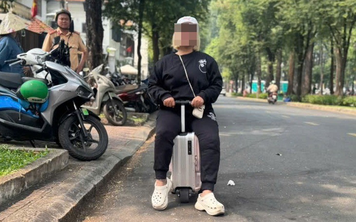 Chạy scooter, vali điện ra đường, chắc chắn bị xử phạt