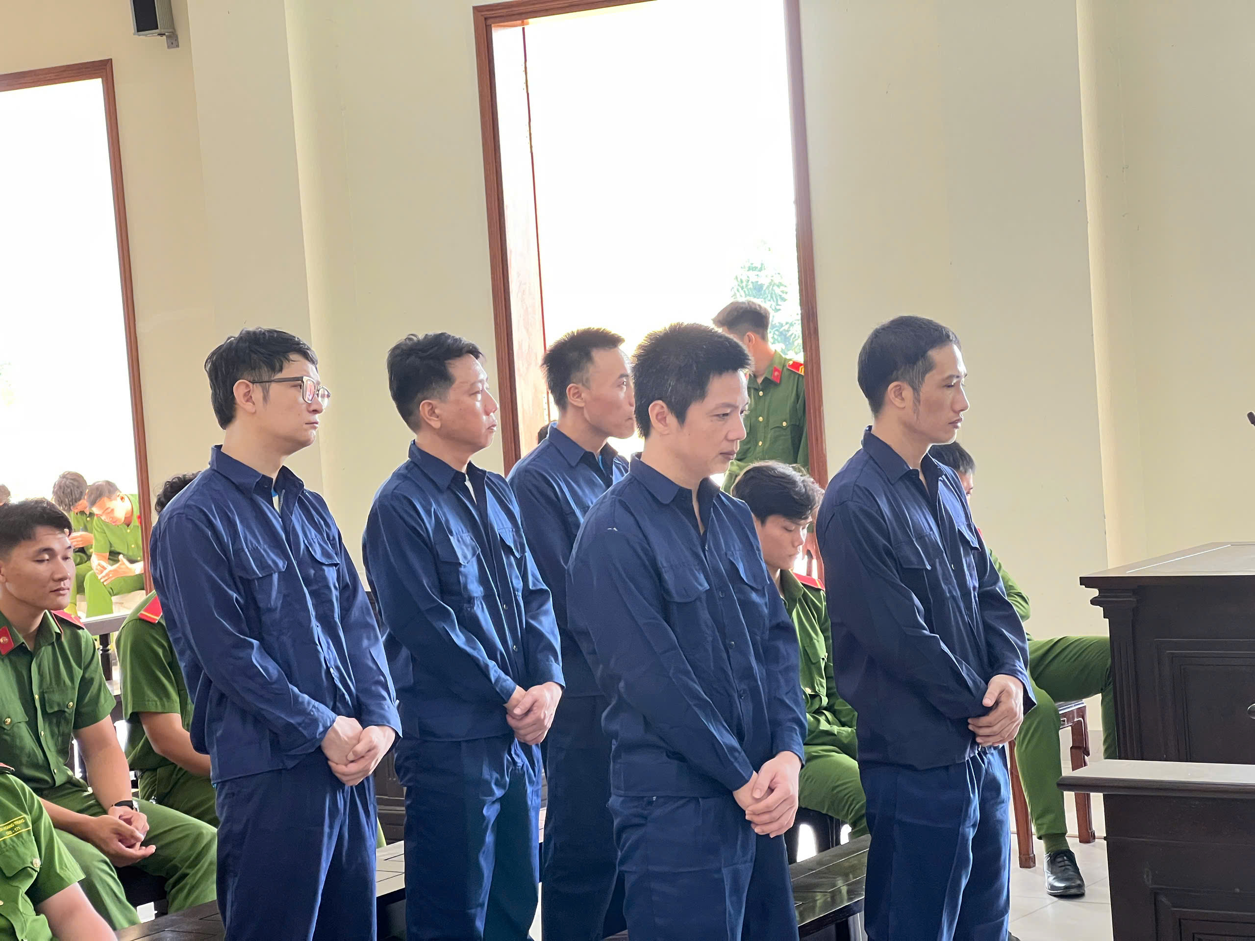 To&agrave; &aacute;p dụng ch&iacute;nh s&aacute;ch khoan hồng đặc biệt cho 5 cựu đăng kiểm vi&ecirc;n- Ảnh 1.