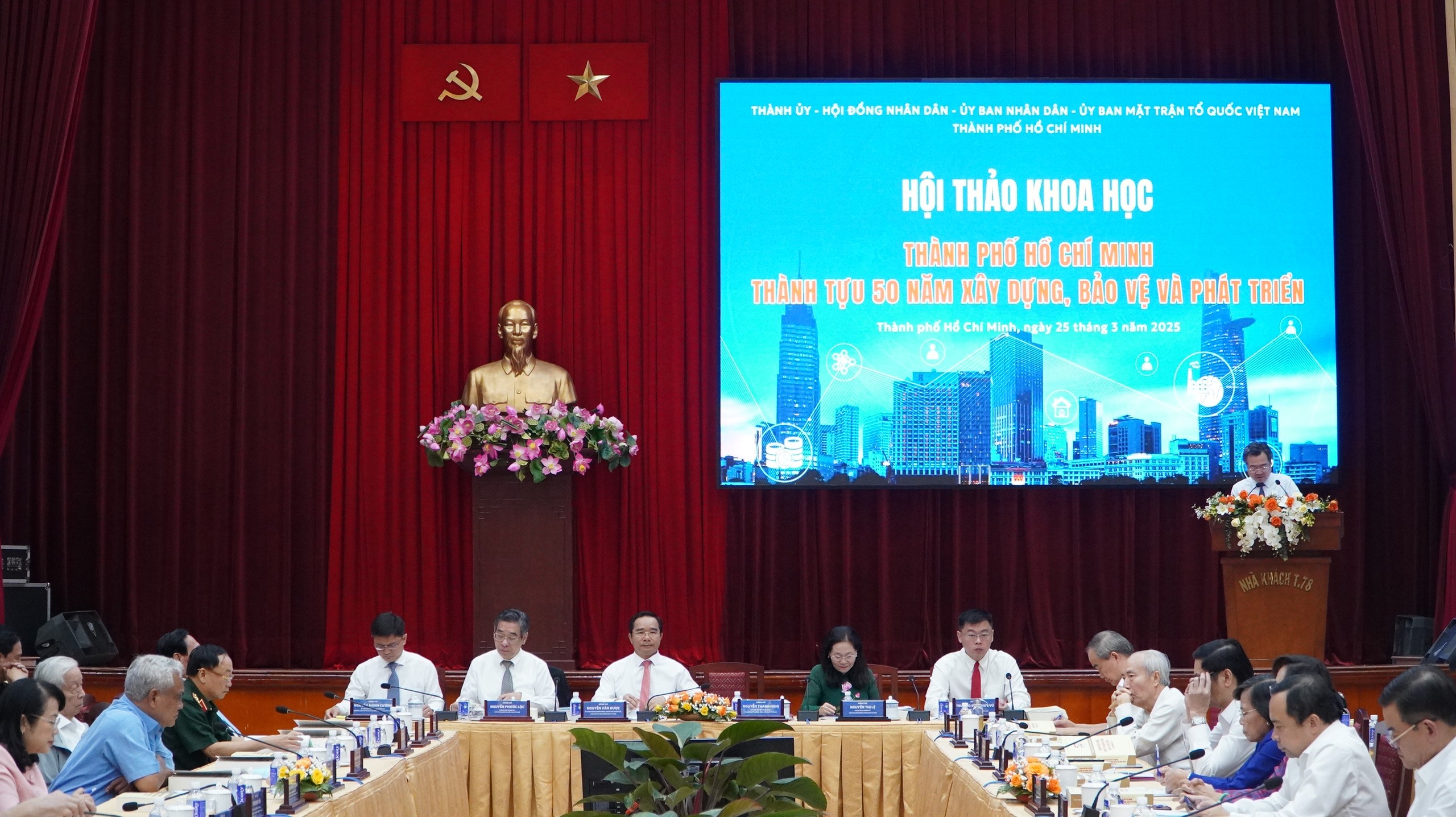 Hội thảo khoa học "TP HCM - Thành tựu 50 năm xây dựng, bảo vệ và phát triển"- Ảnh 3.
