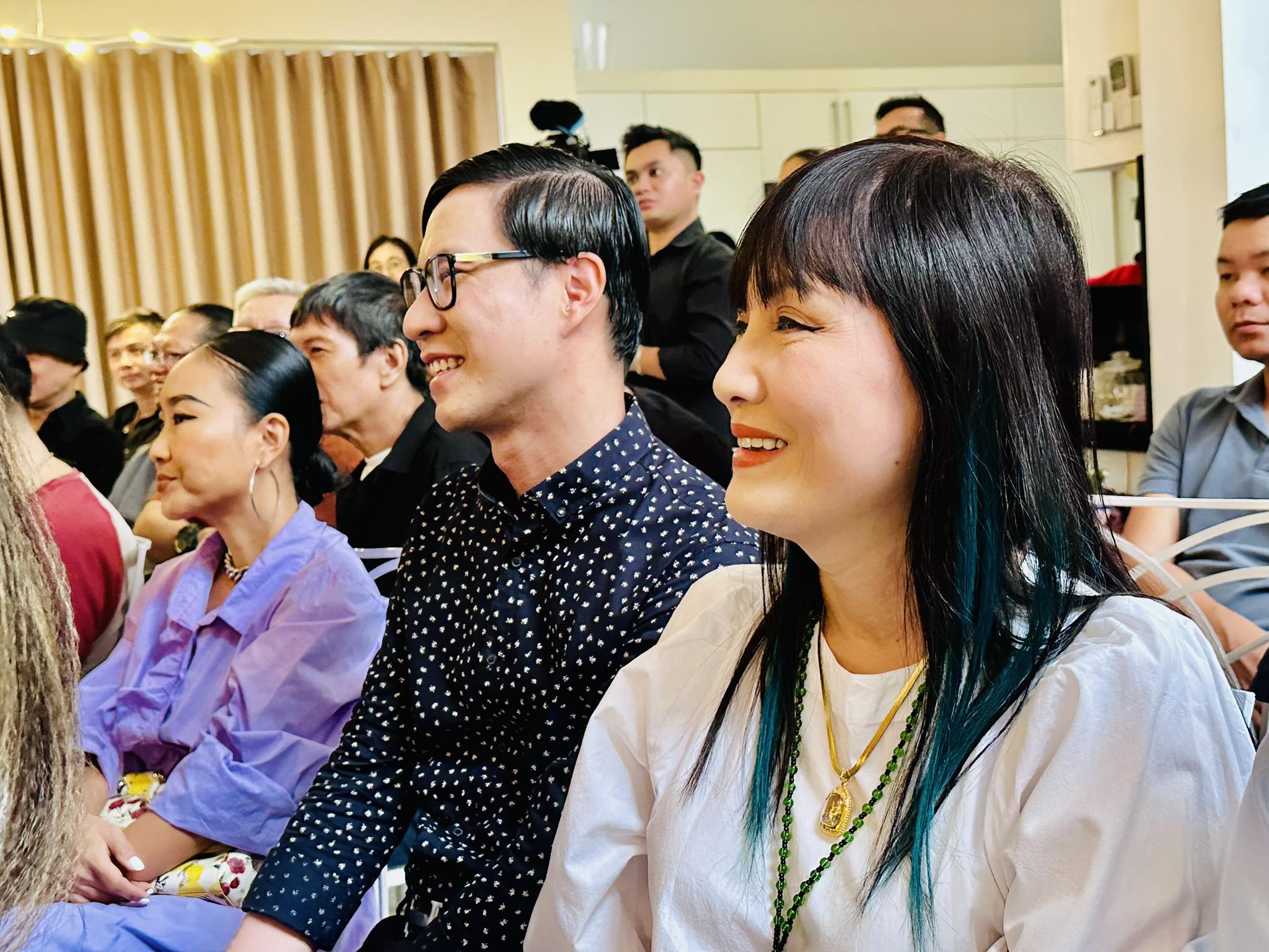 Đ&agrave;m Vĩnh Hưng, Quang Dũng, Dương Triệu Vũ ch&uacute;c mừng Cẩm V&acirc;n ra đĩa than "Vết lăn trầm"- Ảnh 10.