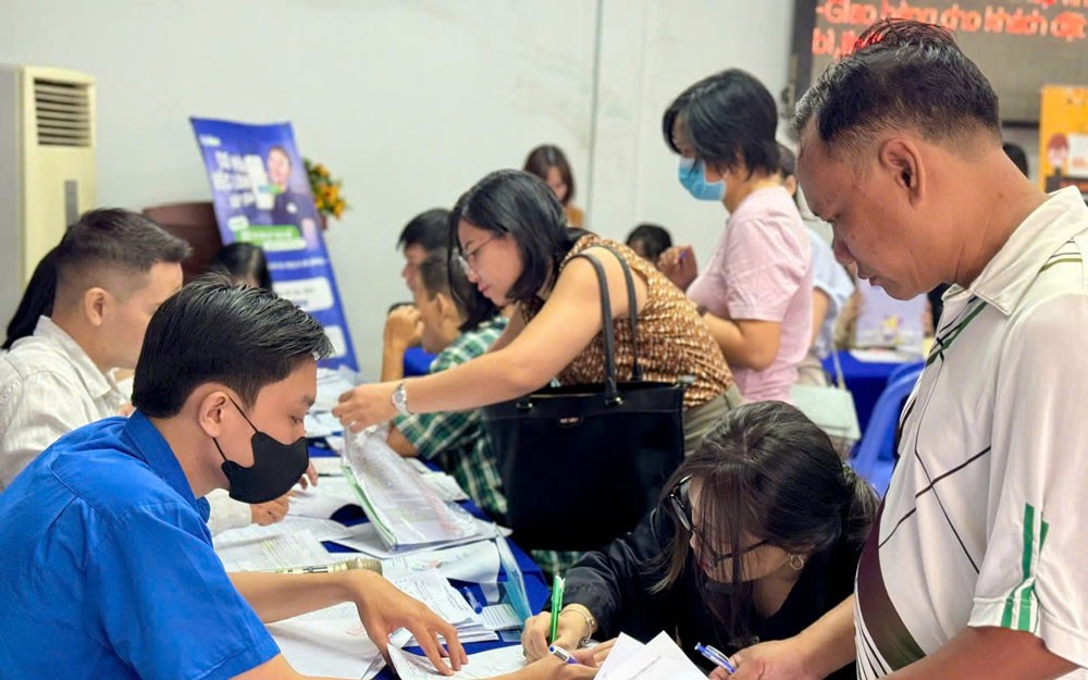 Chia sẻ rủi ro với người tham gia BHTN