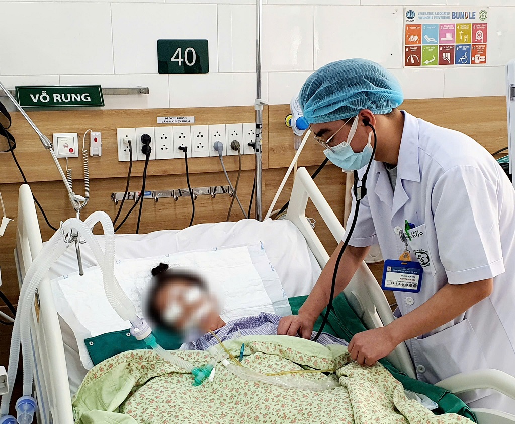 Thêm bệnh nhân nguy kịch vì uống nước kiềm- Ảnh 1.