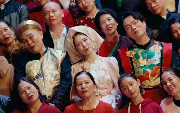 "Bắc Bling" của Hòa Minzy gây bão toàn cầu
