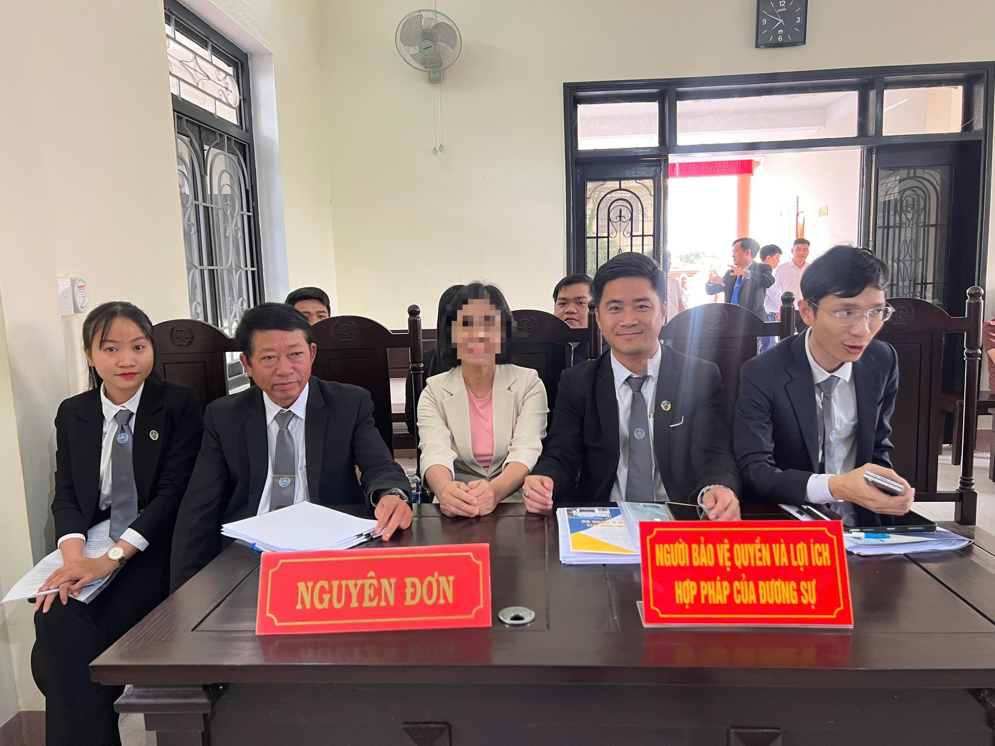 Bắt đầu xét xử vụ kiện đòi 2 tỉ đồng trúng thưởng vé số- Ảnh 1.