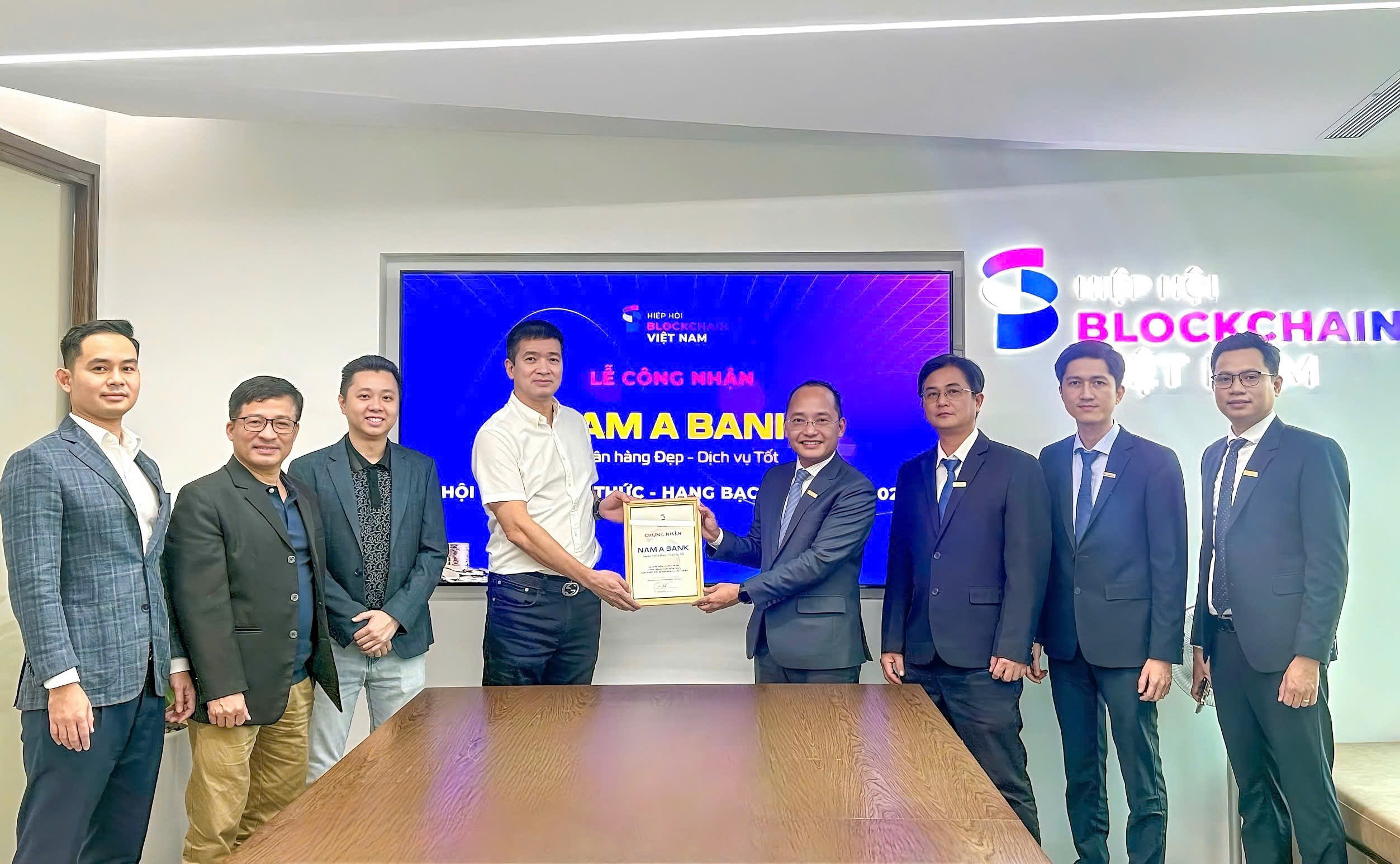 Hiệp hội Blockchain Việt Nam tổ chức lễ c&ocirc;ng nhận Nam A Bank trở th&agrave;nh hội vi&ecirc;n hạng bạch kim- Ảnh 1.