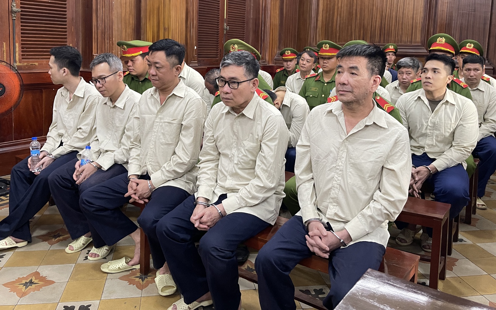 Cựu giám đốc sở tỉnh An Giang đính chính 17 lần nhận hối lộ chứ không phải 20 lần!