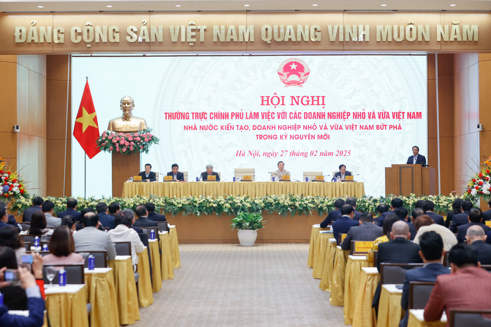 Thủ tướng: "Kh&ocirc;ng h&igrave;nh sự h&oacute;a c&aacute;c quan hệ kinh tế, quan hệ d&acirc;n sự"- Ảnh 1.