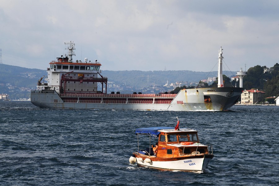 Một t&agrave;u chở ngũ cốc rời Ukraine thẳng đến eo biển Bosphorus ở Thổ Nhĩ Kỳ theo S&aacute;ng kiến Ngũ cốc Biển Đen năm 2022 Ảnh: T&Acirc;N HOA X&Atilde;