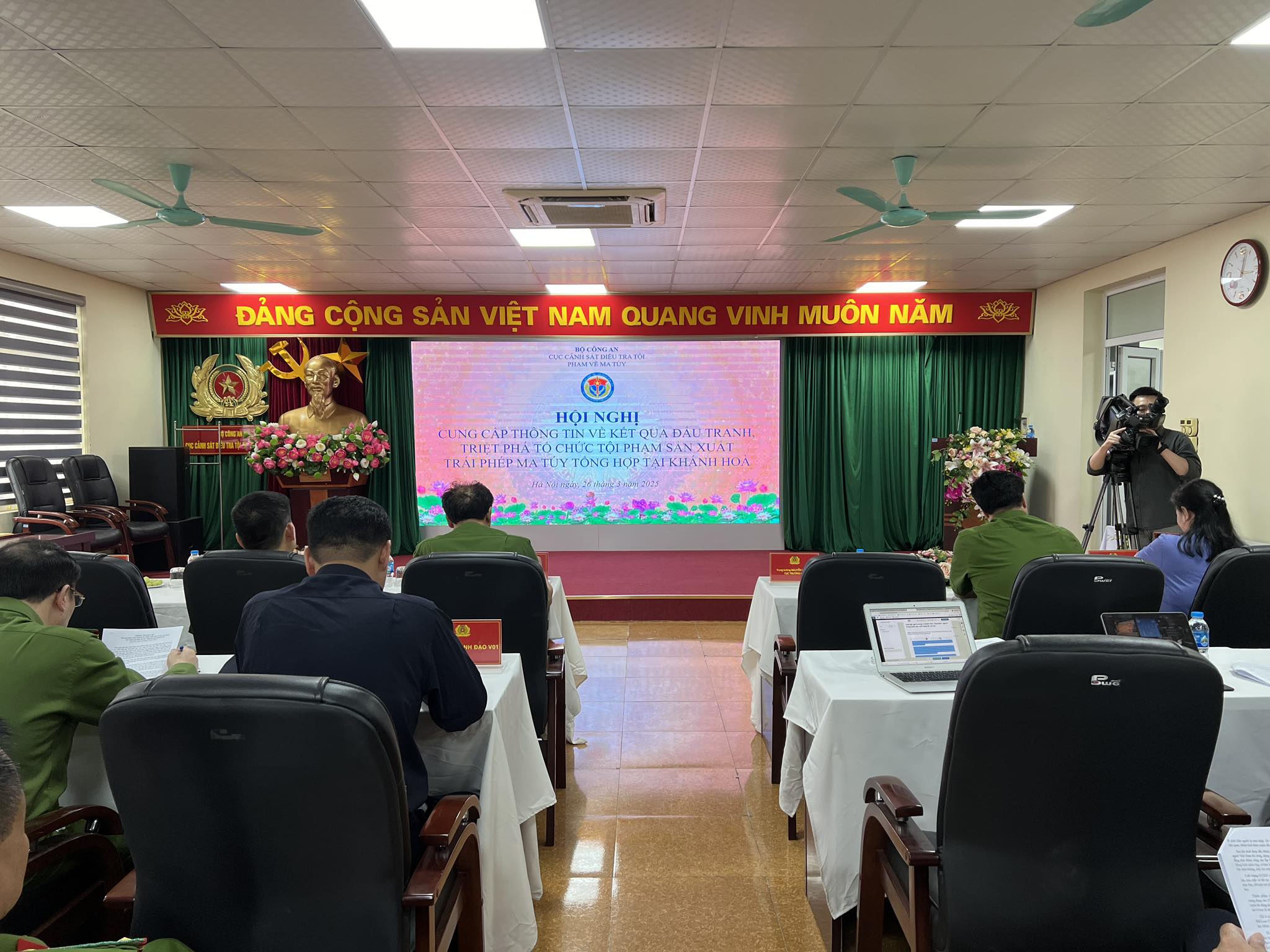 Bộ C&ocirc;ng an ph&aacute; chuy&ecirc;n &aacute;n ma t&uacute;y cực lớn, bắt "&ocirc;ng tr&ugrave;m" người nước ngo&agrave;i- Ảnh 1.