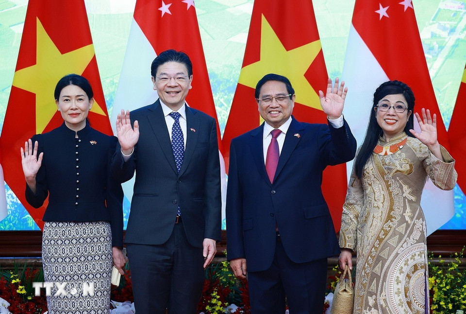 Thủ tướng Phạm Minh Ch&iacute;nh hội đ&agrave;m với Thủ tướng Singapore Lawrence Wong- Ảnh 3.