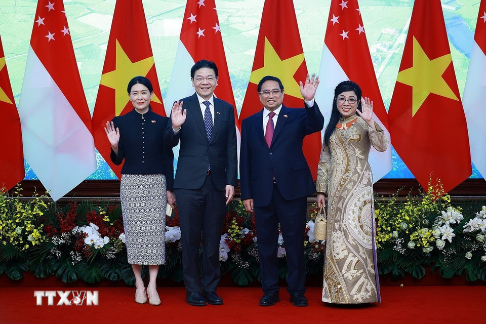 Thủ tướng Phạm Minh Ch&iacute;nh hội đ&agrave;m với Thủ tướng Singapore Lawrence Wong- Ảnh 7.