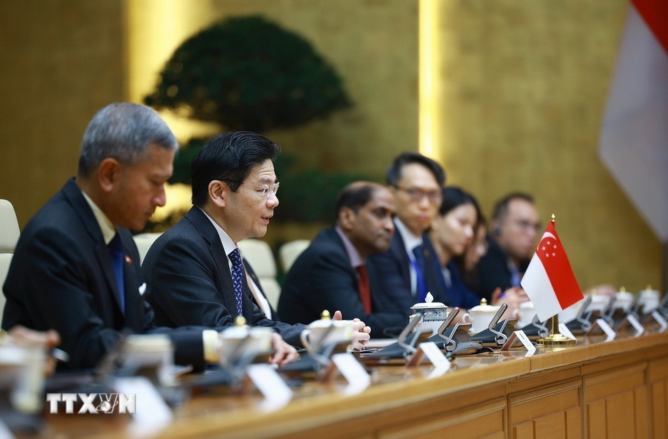 Thủ tướng Phạm Minh Ch&iacute;nh hội đ&agrave;m với Thủ tướng Singapore Lawrence Wong- Ảnh 11.
