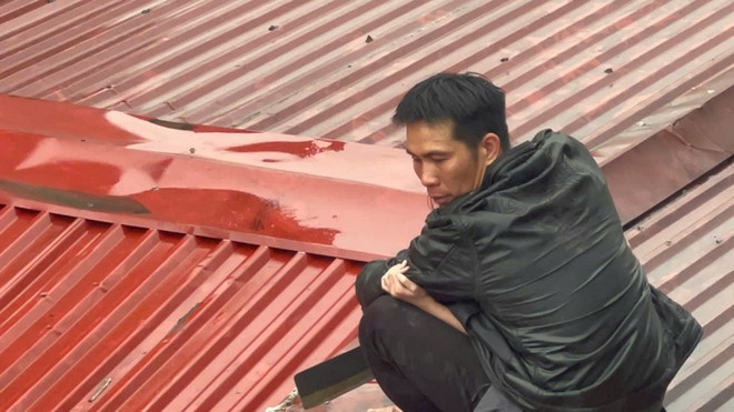 Vụ b&eacute; g&aacute;i bị g&atilde; đ&agrave;n &ocirc;ng cầm 2 dao khống chế: Nghi phạm trước đ&oacute; đ&atilde; "bắt c&oacute;c" 1 nam thanh ni&ecirc;n - Ảnh 1.