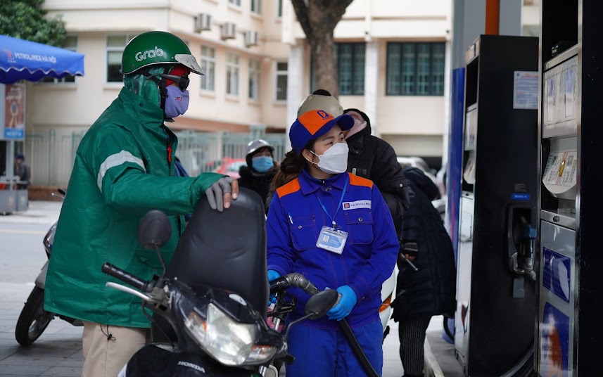 Giá xăng tăng tiếp lần 2, lên hơn 20.000 đồng/lít