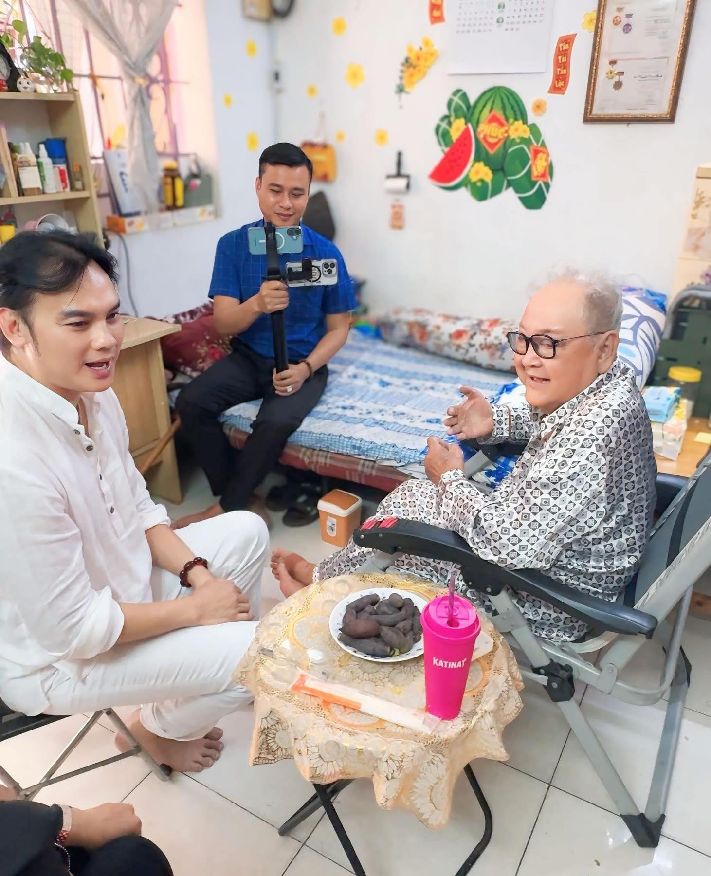 NSƯT Kim Tiểu Long "uống nước nhớ nguồn", thăm NS Hùng Minh, Hồng Nga- Ảnh 2.