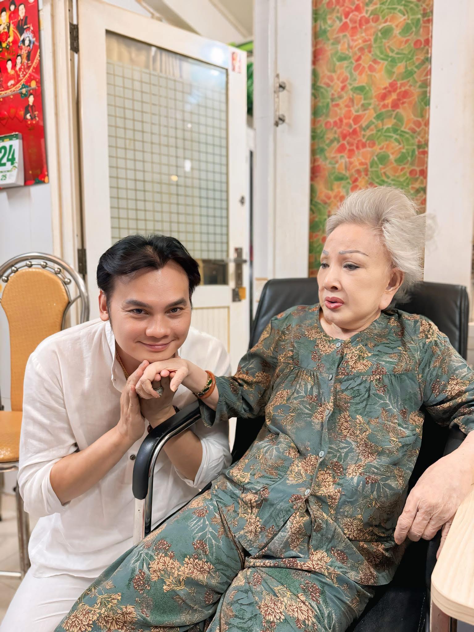 NSƯT Kim Tiểu Long "uống nước nhớ nguồn", thăm NS Hùng Minh, Hồng Nga- Ảnh 1.