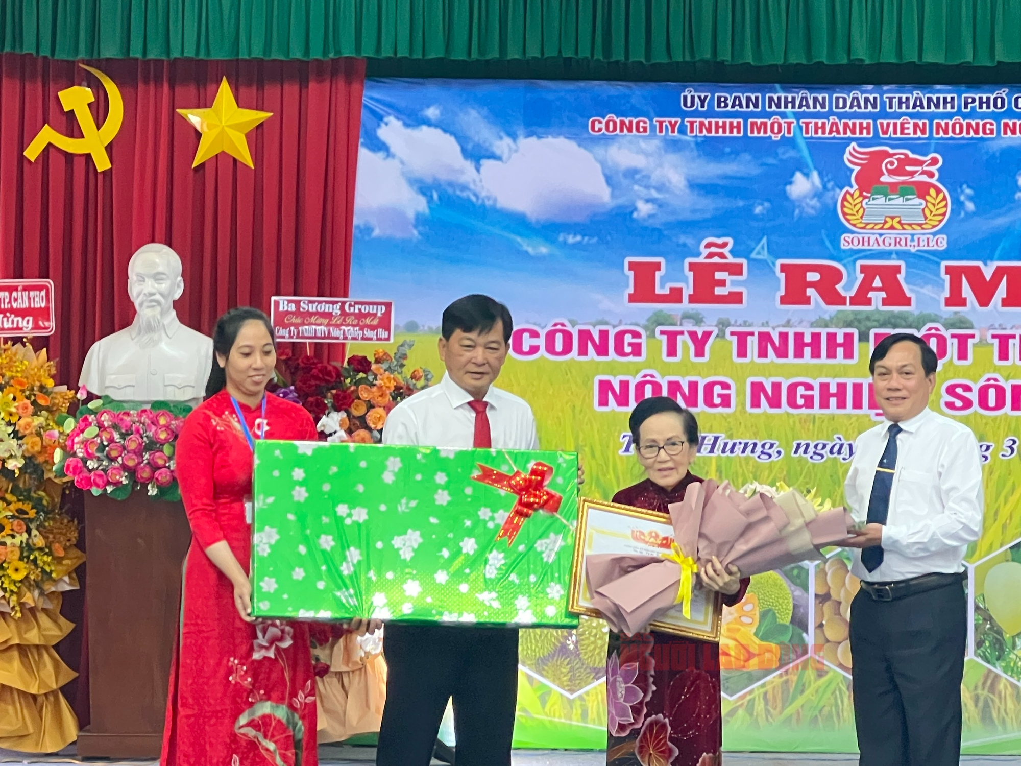 Bà Ba Sương bất ngờ xuất hiện tại sự kiện lớn ở Nông trường Sông Hậu- Ảnh 2.