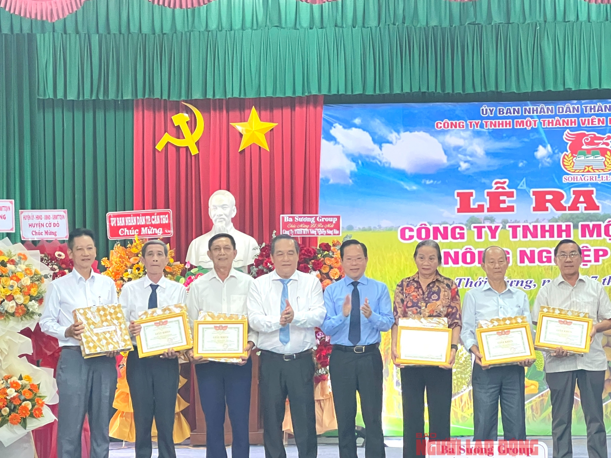 Bà Ba Sương bất ngờ xuất hiện tại sự kiện lớn ở Nông trường Sông Hậu- Ảnh 4.