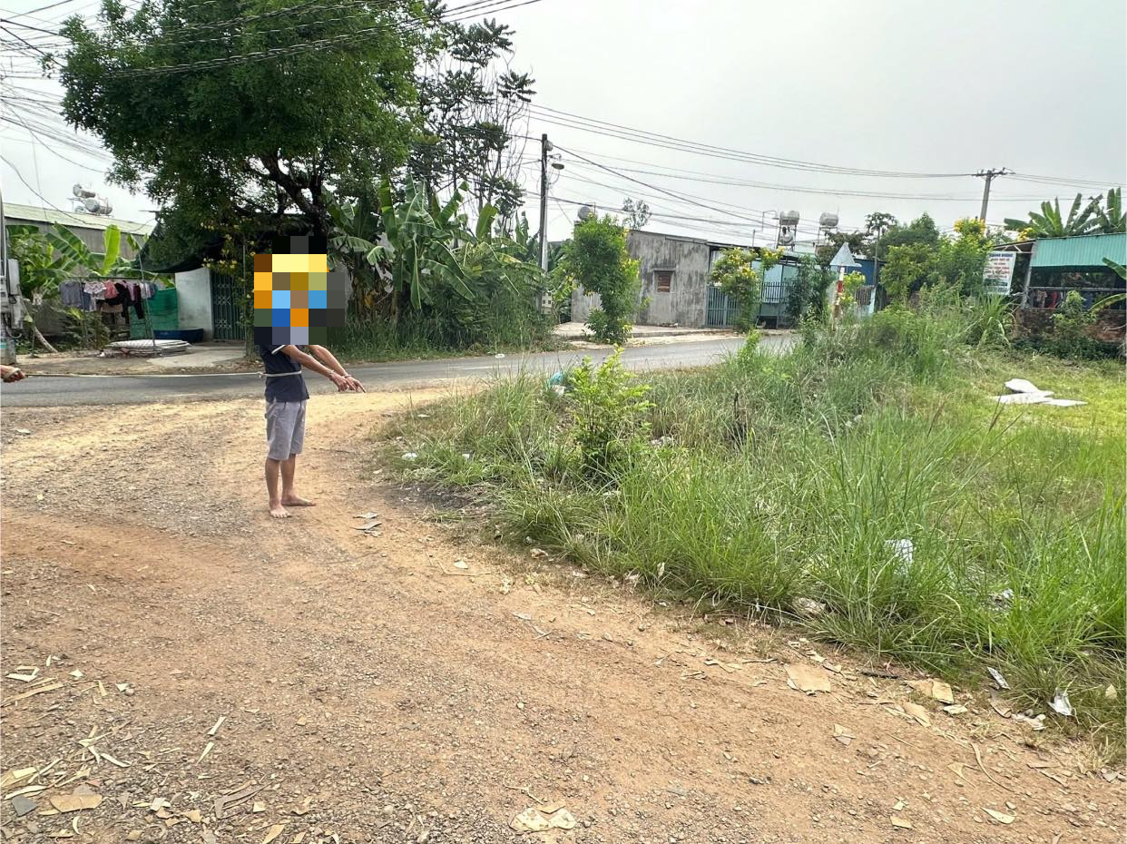 Lợi dụng đ&ecirc;m tối, đối tượng quật ng&atilde; nữ c&ocirc;ng nh&acirc;n h&ograve;ng giở tr&ograve; đồi bại- Ảnh 1.