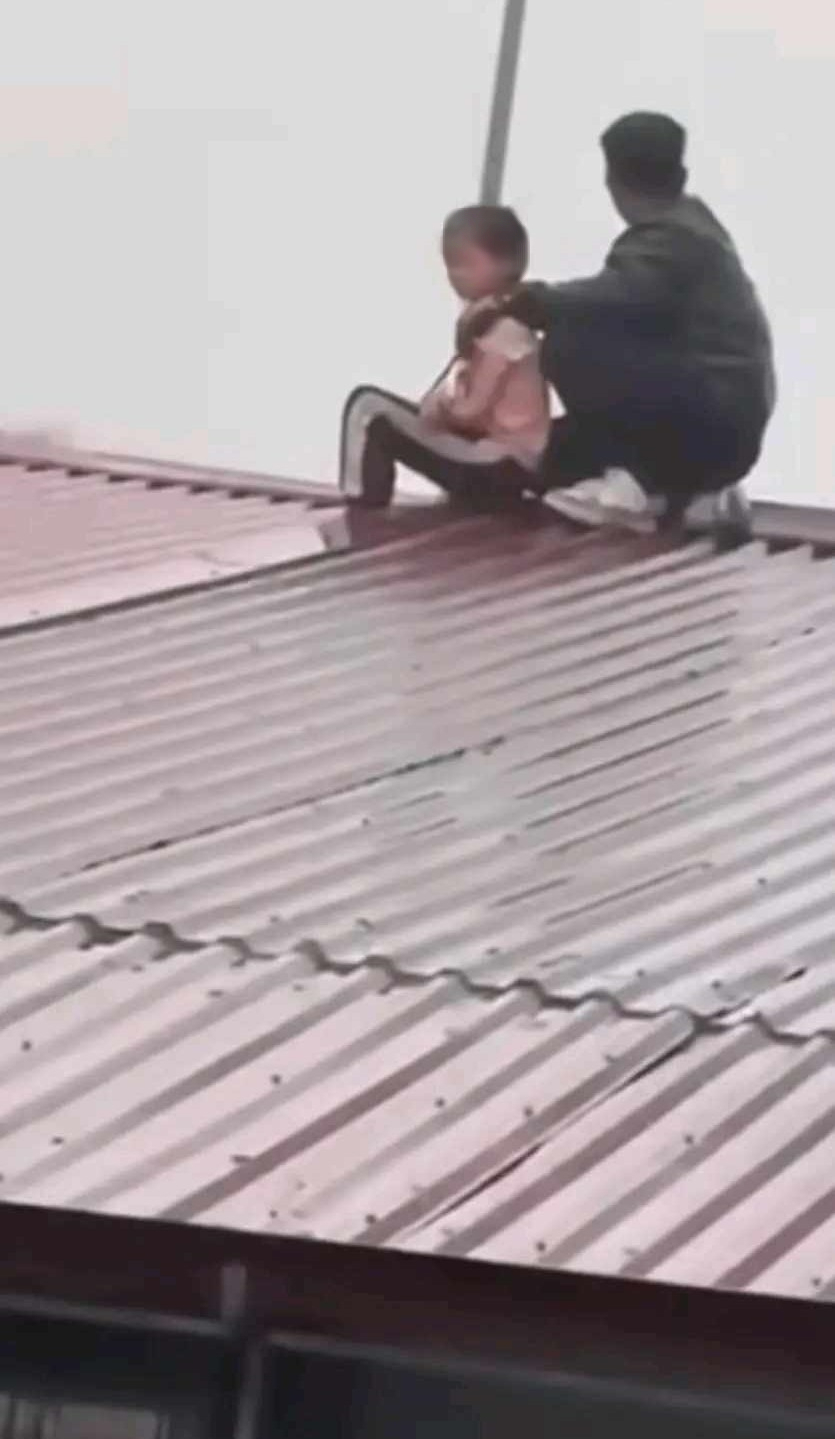 Gã đàn ông 2 tay cầm 2 dao xông vào nhà khống chế bé gái 9 tuổi suốt 6 giờ- Ảnh 2.