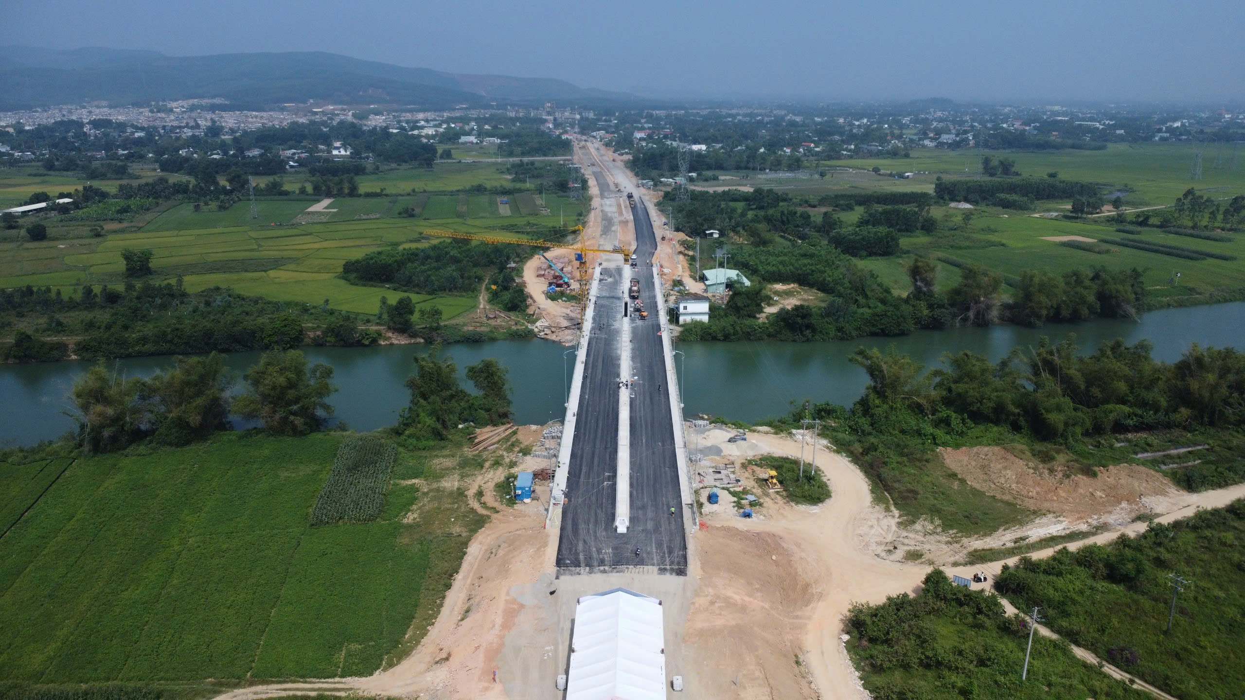 Người dân Đà Nẵng, Quảng Nam phấn khởi trong ngày thông xe cầu Quảng Đà- Ảnh 6.