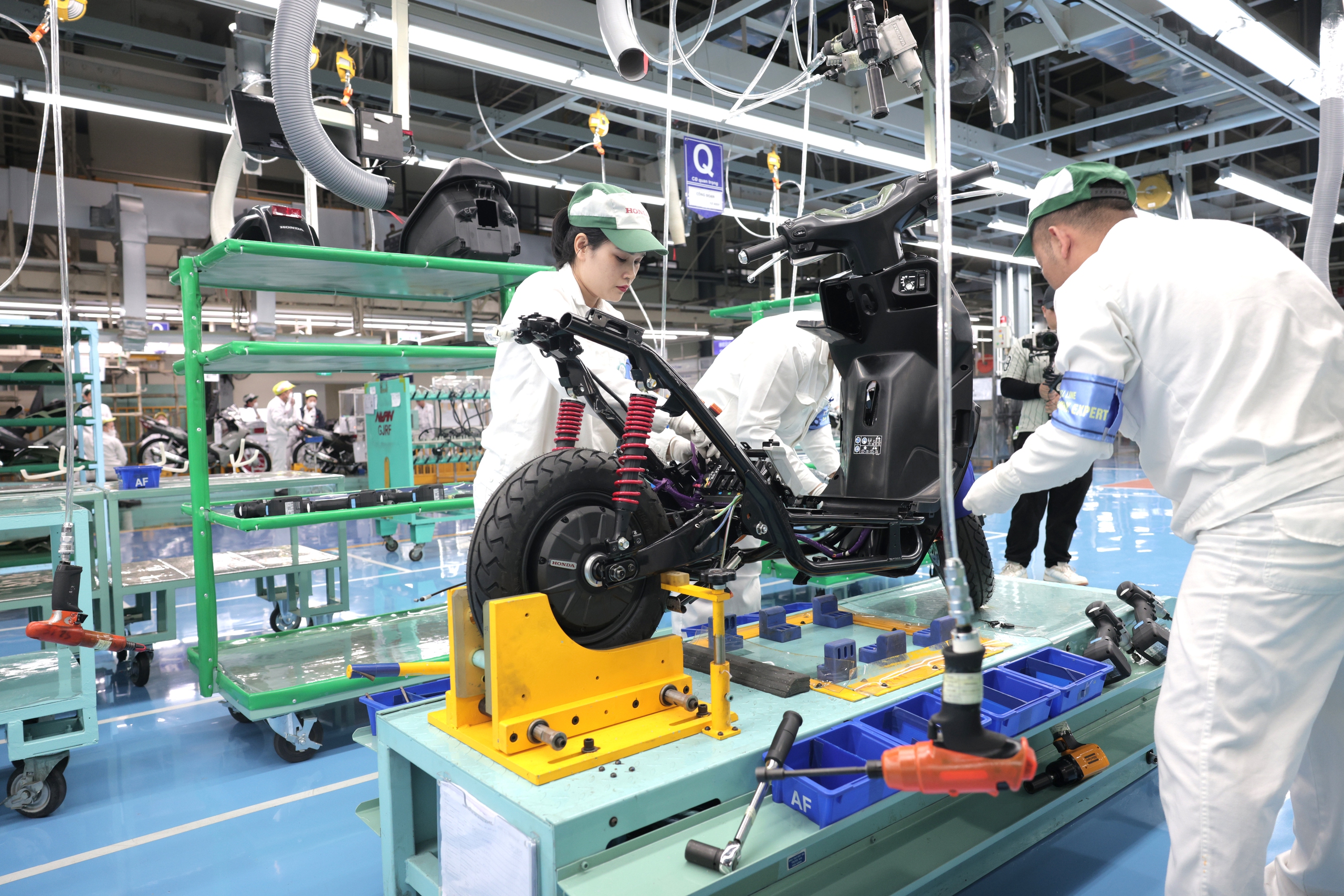 Honda Việt Nam xuất xưởng chiếc xe gắn máy điện ICON e: đầu tiên- Ảnh 2.
