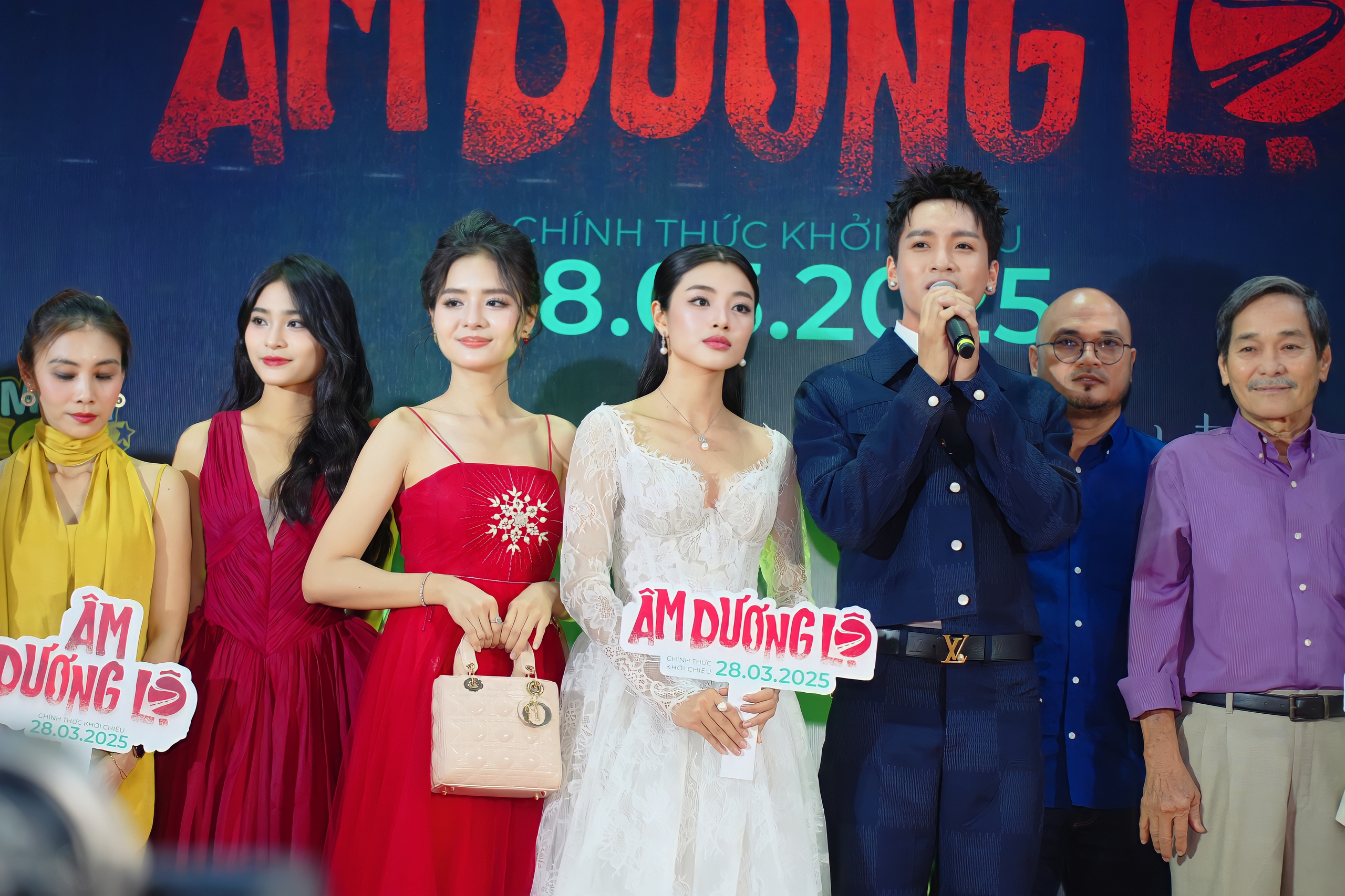 &Ecirc;-k&iacute;p đo&agrave;n phim "&Acirc;m dương lộ" xin lỗi, xử l&yacute; hậu quả- Ảnh 5.