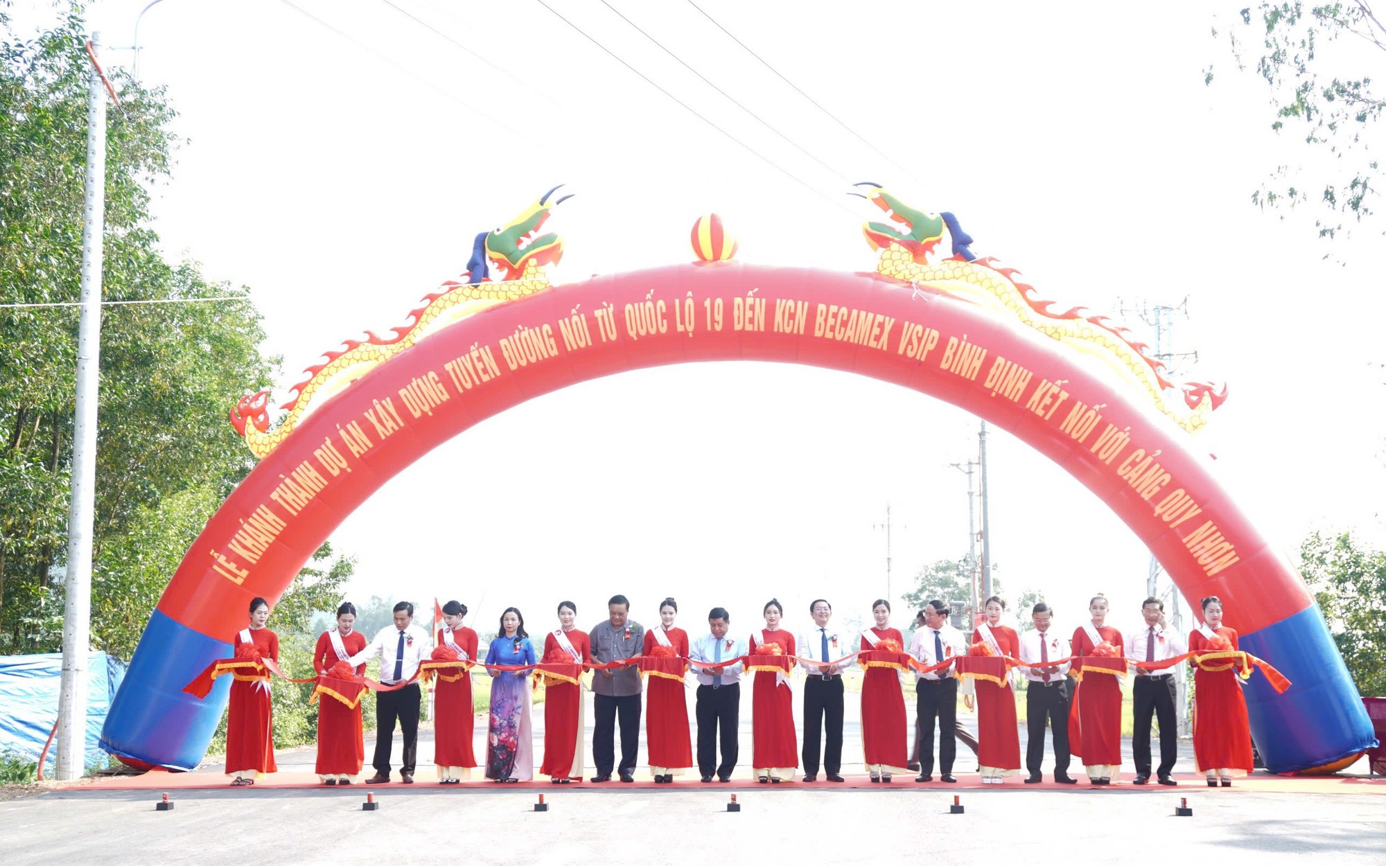 Phó Thủ tướng Nguyễn Chí Dũng dự khánh thành 2 công trình gần 1.800 tỉ ở Bình Định
