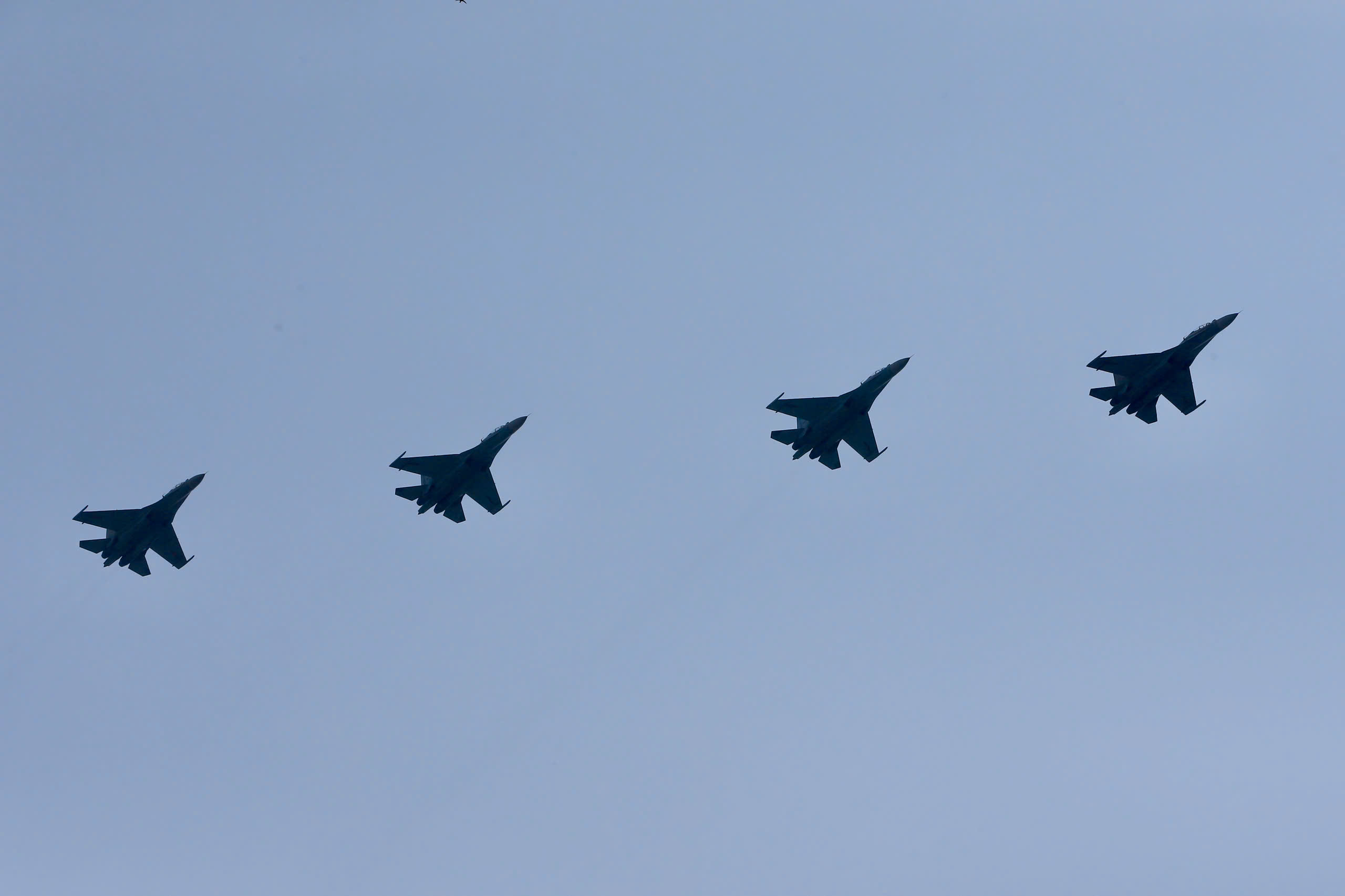 CLIP: Yak130 và Su30-MK2 bay tập luyện trên bầu trời TP HCM- Ảnh 6.