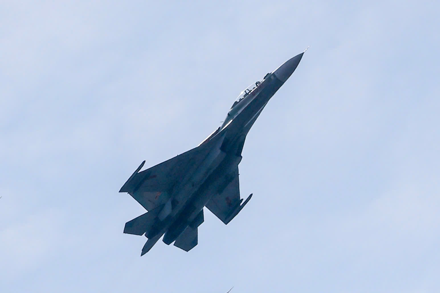 CLIP: Yak130 và Su30-MK2 bay tập luyện trên bầu trời TP HCM- Ảnh 2.