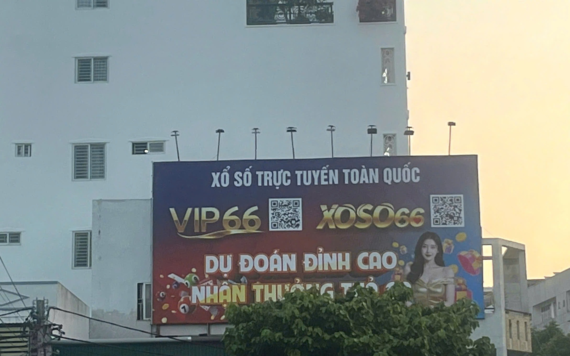Quảng cáo cá cược online "hoành tráng" ở Nha Trang