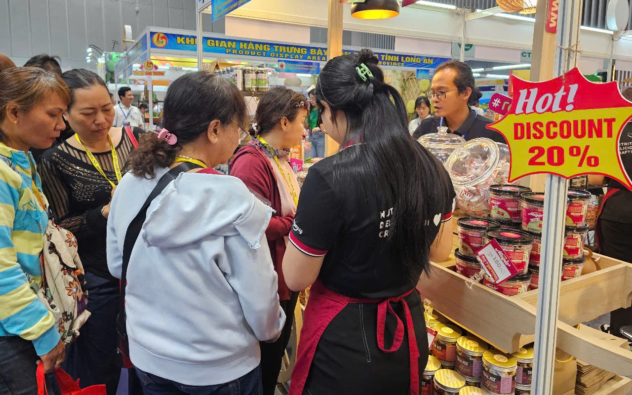 Tràn ngập khuyến mãi tại hội chợ hàng Việt Nam tiêu biểu xuất khẩu năm 2025