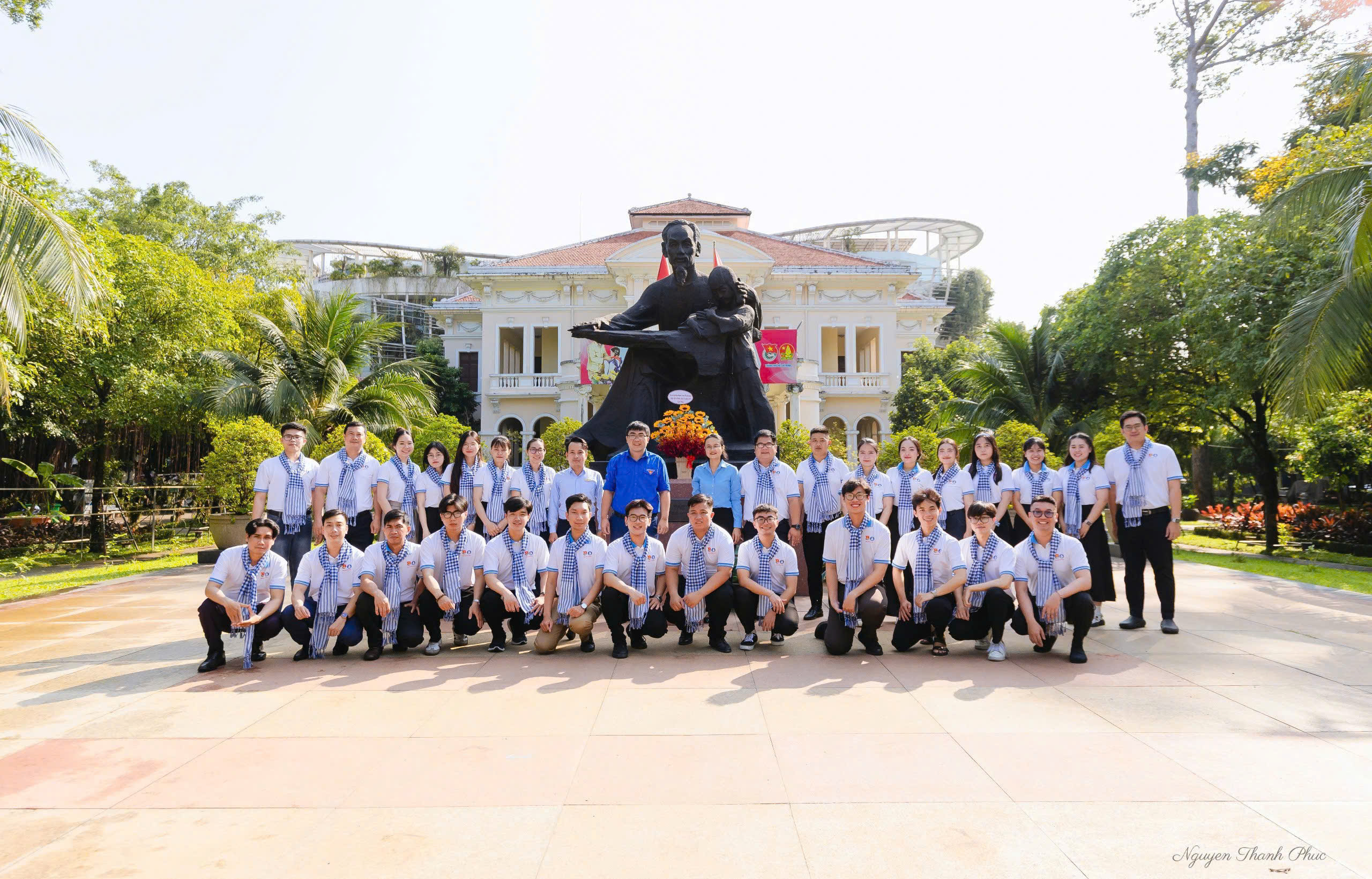 B&aacute;o Người Lao Động trao cờ Tổ quốc để thực hiện tuyến đường cờ tại đảo Ph&uacute; Qu&yacute;- Ảnh 5.