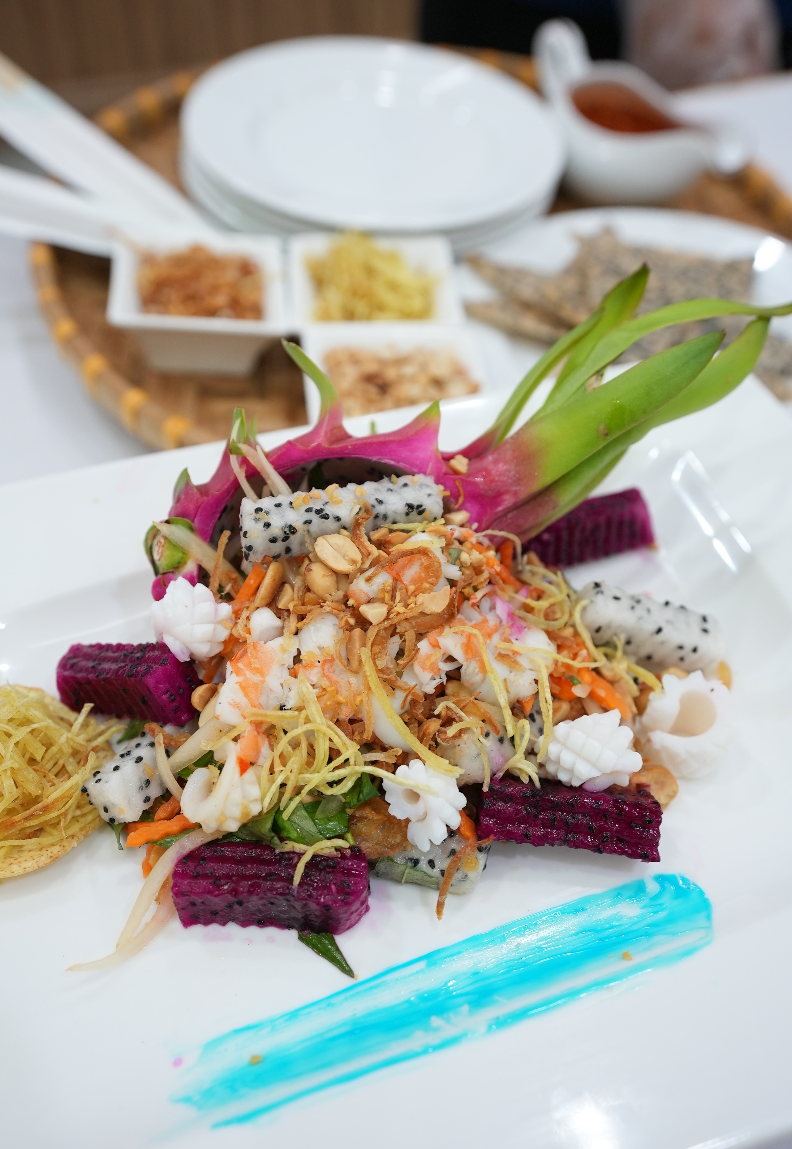 Gỏi thanh long hải sản Phan Thiết