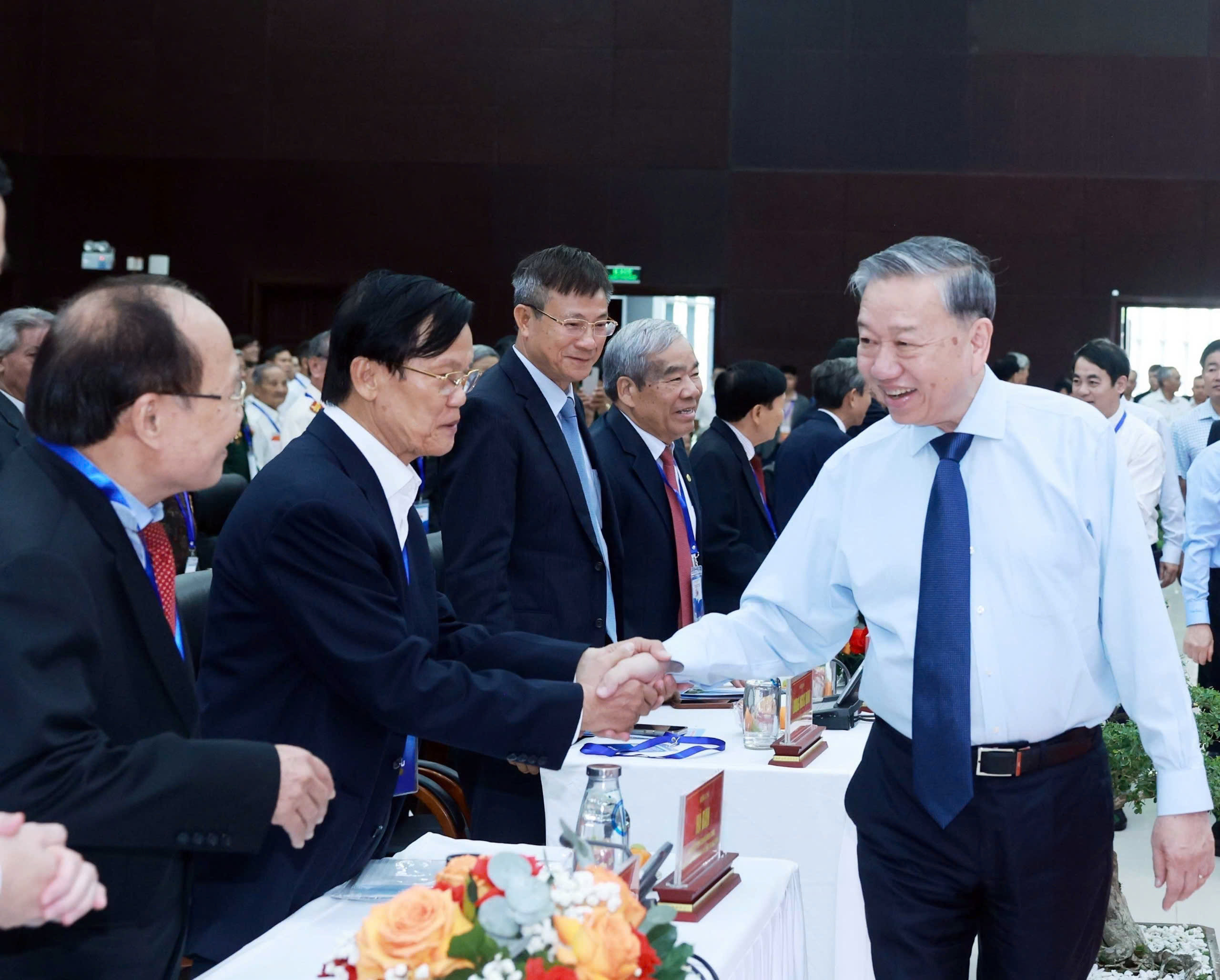 Tổng B&iacute; thư gặp mặt c&aacute;n bộ l&atilde;o th&agrave;nh miền Trung- Ảnh 1.