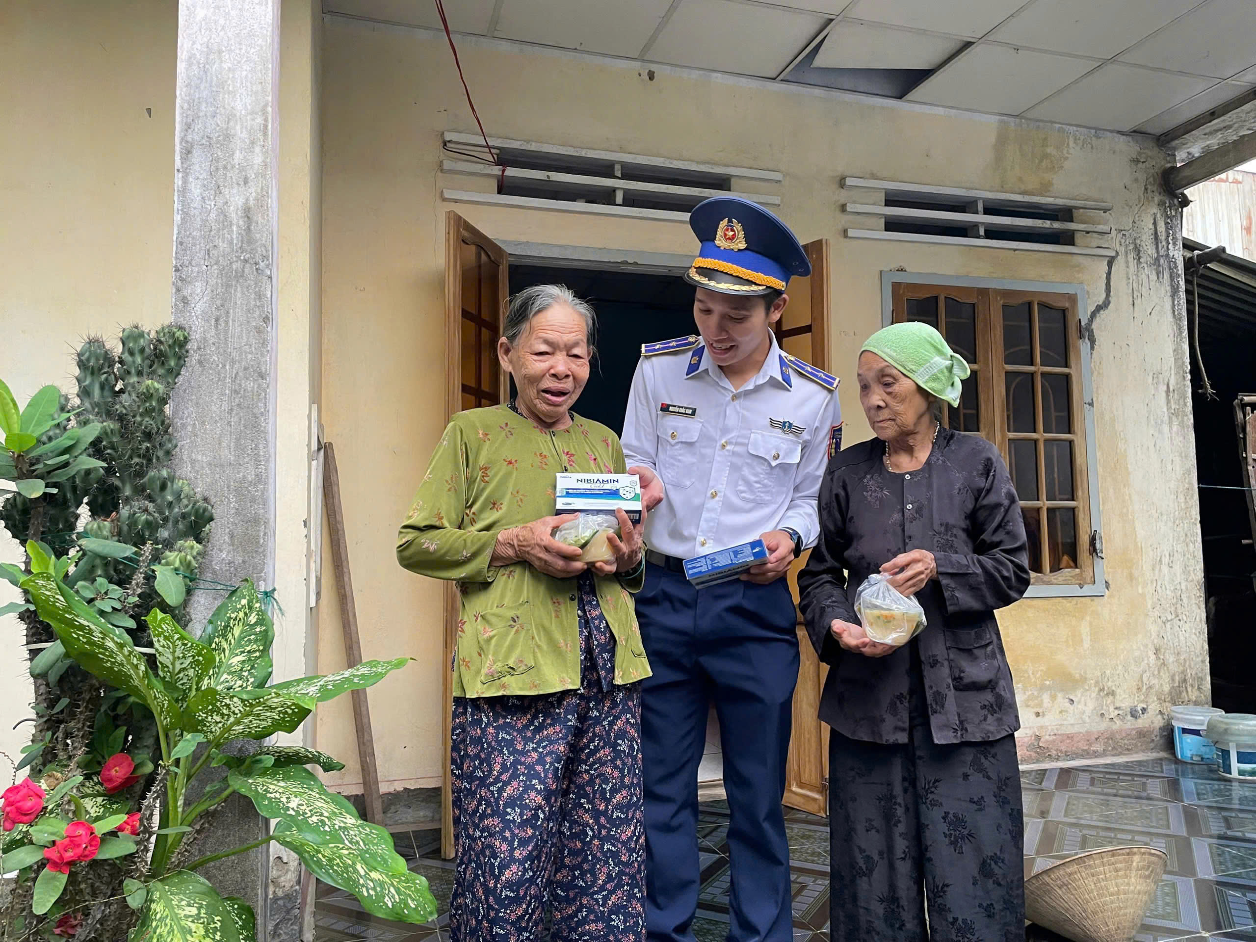 S&ocirc;i nổi c&aacute;c hoạt động Th&aacute;ng Thanh ni&ecirc;n tại V&ugrave;ng Cảnh s&aacute;t biển 2- Ảnh 5.