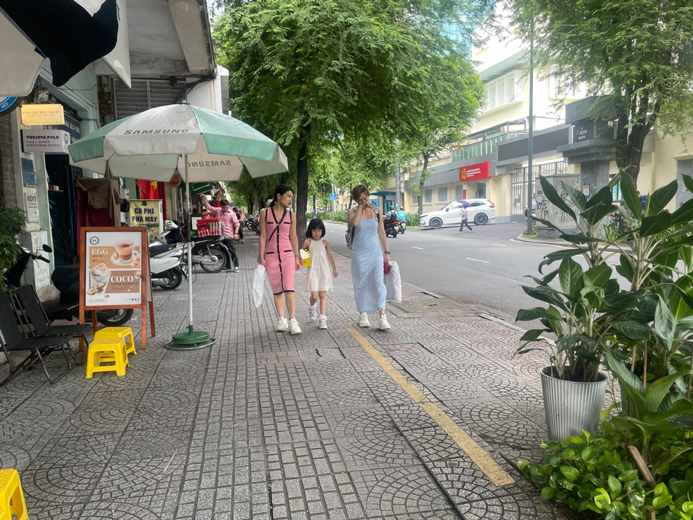 Một đoạn vỉa hè trên đường Lý Tự Trọng, quận 1, TP HCM