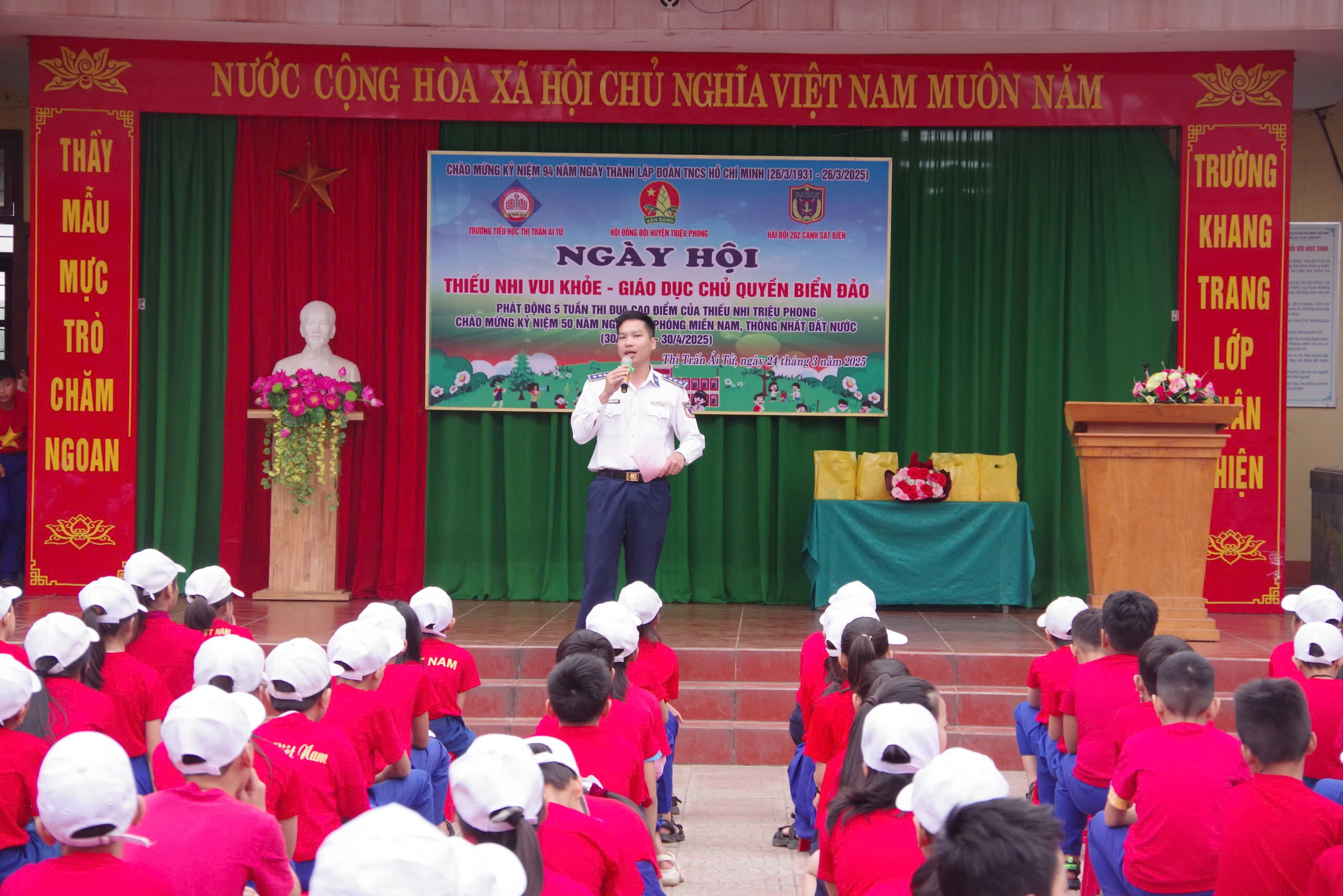 S&ocirc;i nổi c&aacute;c hoạt động Th&aacute;ng Thanh ni&ecirc;n tại V&ugrave;ng Cảnh s&aacute;t biển 2- Ảnh 8.